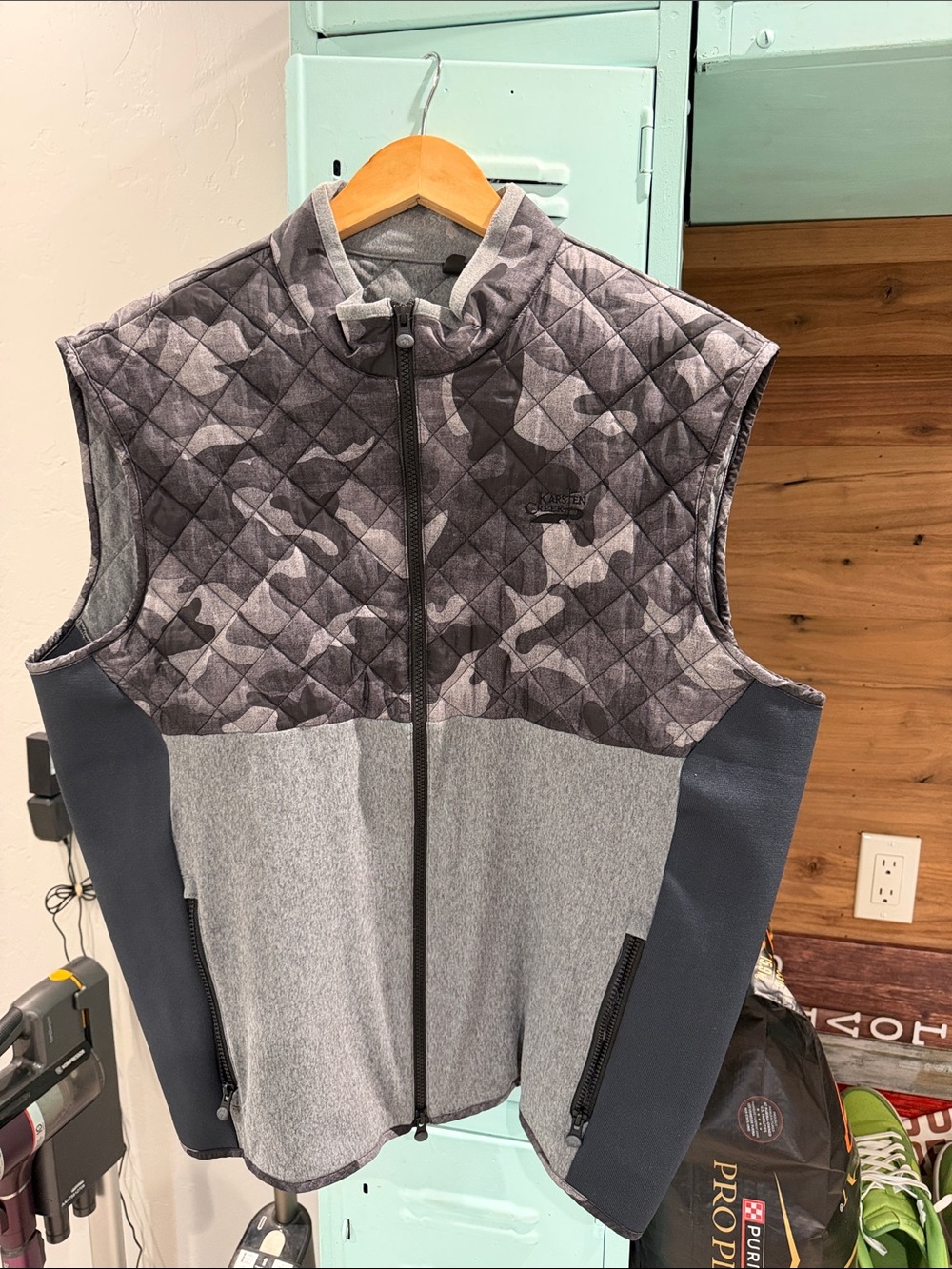 Greyson golf quilted vest